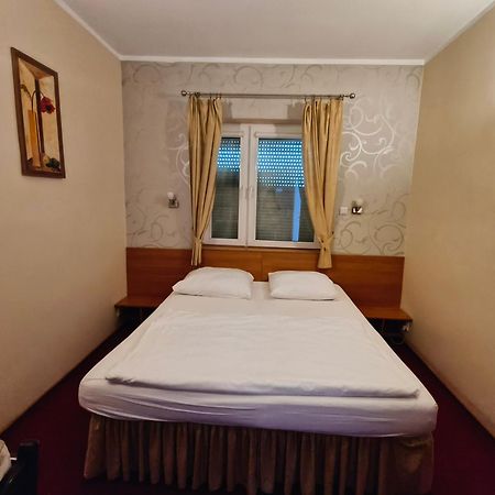 Villa Bella Casa Łomianki Eksteriør billede