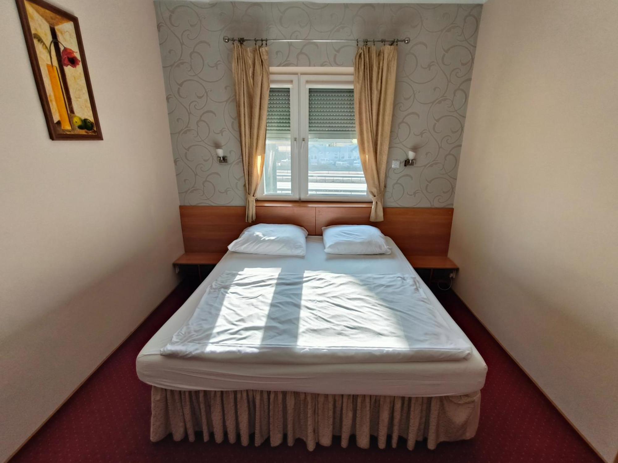 Villa Bella Casa Łomianki Eksteriør billede